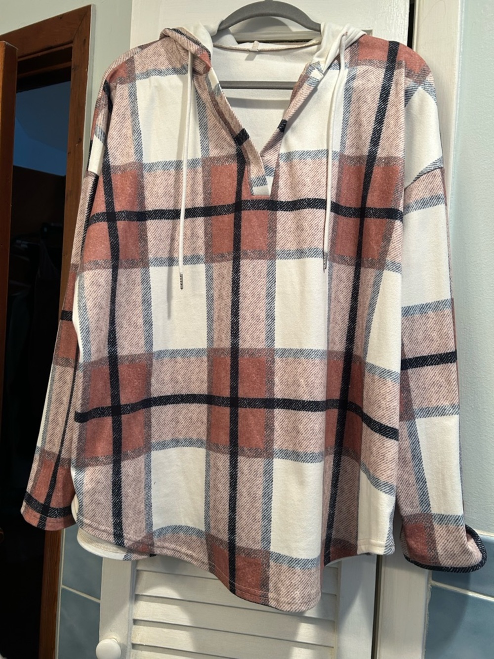 NWOT. Cozy Plaid Hooded Pullover - Cream & Rust 2XL